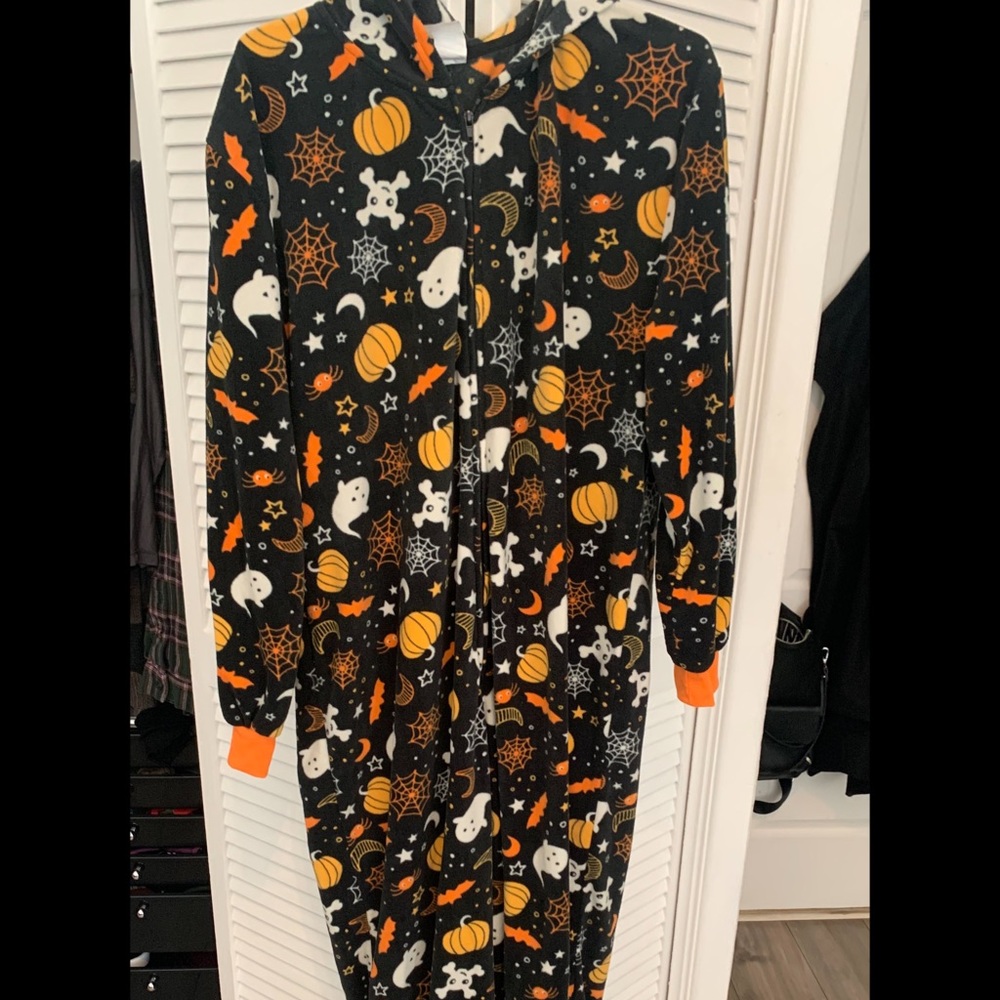 Halloween onesie 🎃